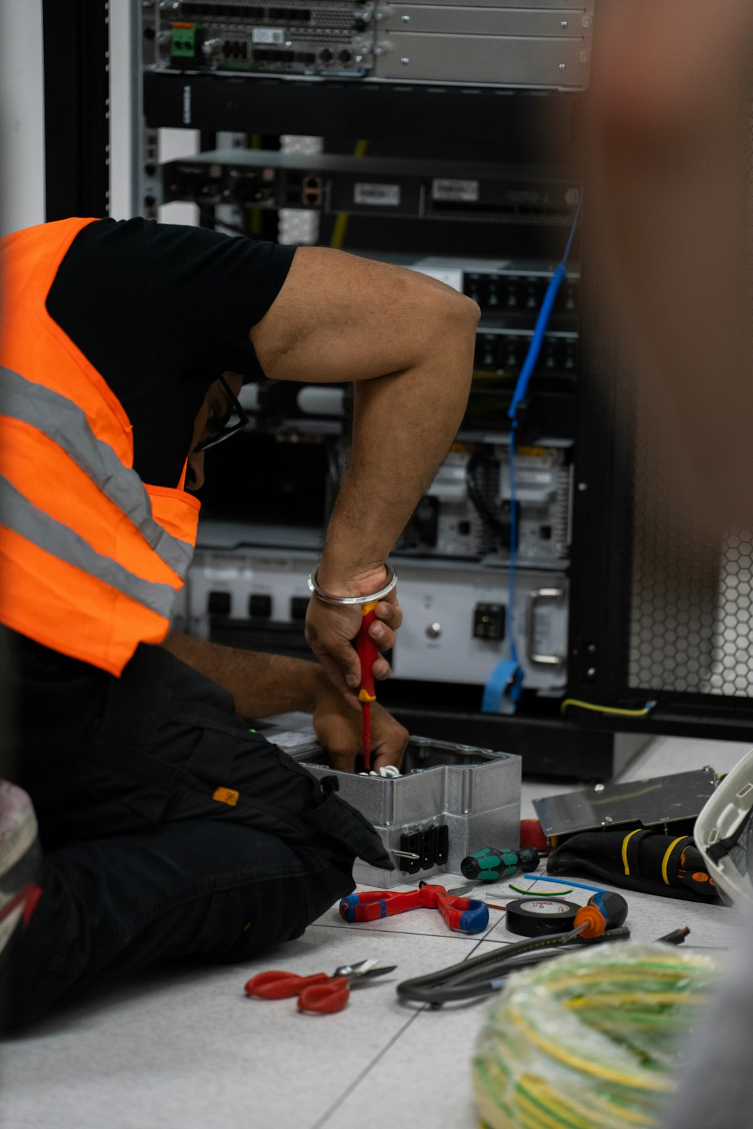technician-working-on-network-equipment-with-tools-fjtyeged-6k